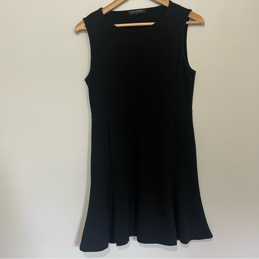 Banana Republic Fit and Flare Black size M